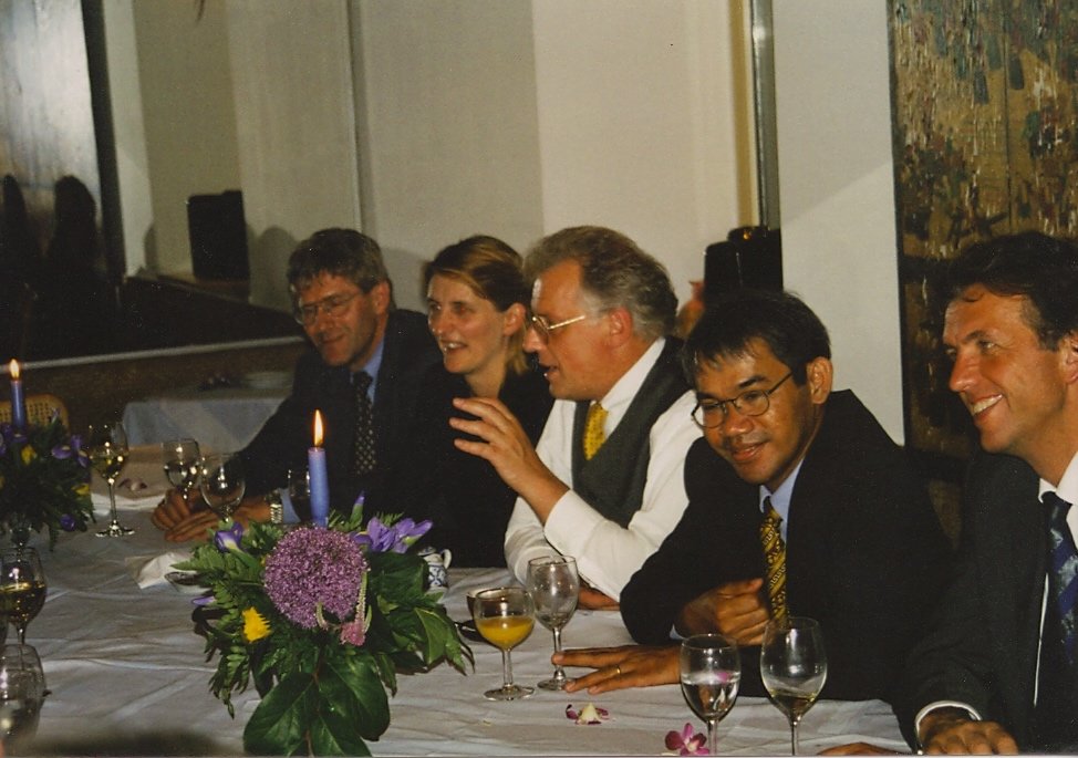 Gäste beim Abschiedsessen für Khun Damrong