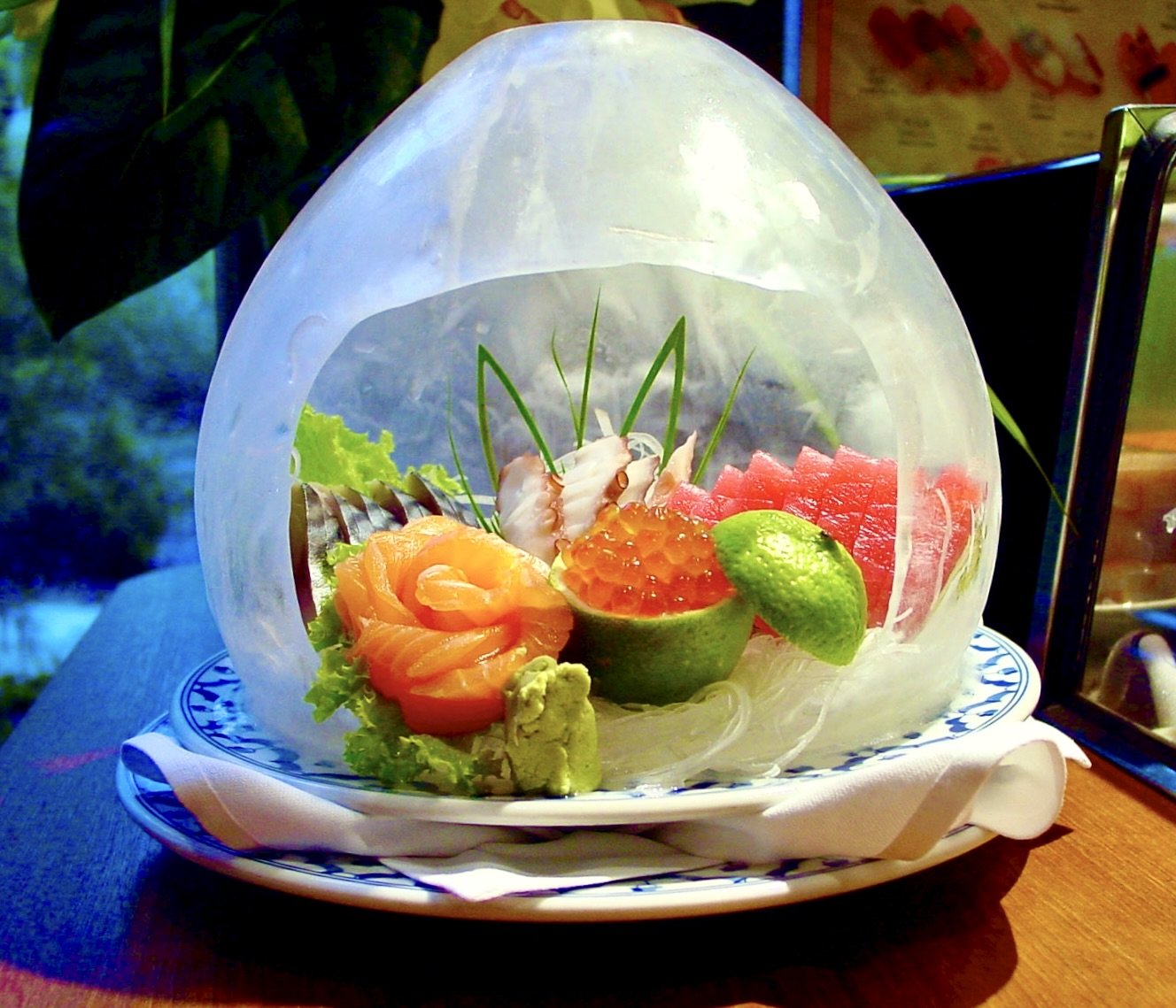Sashimi im Eis-Iglu
